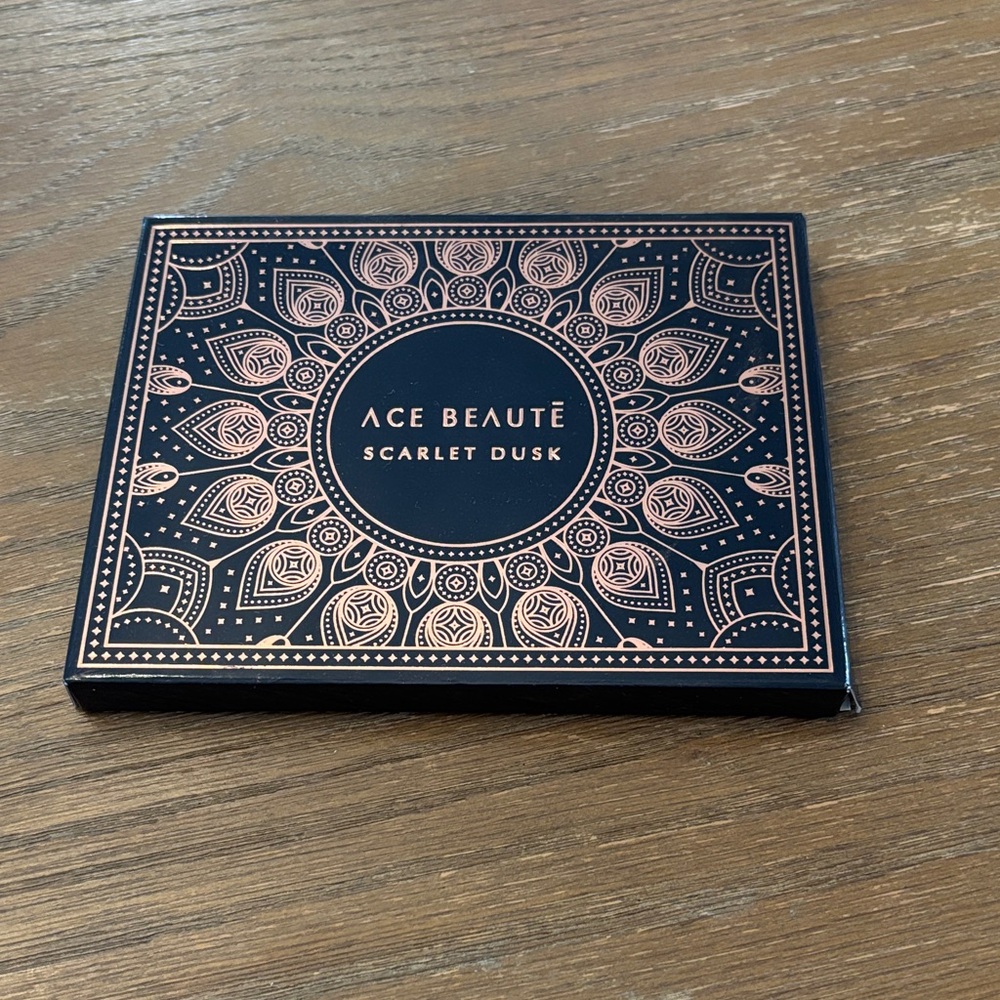 Ace Beaute Scarlet Dusk Eyeshadow Palette